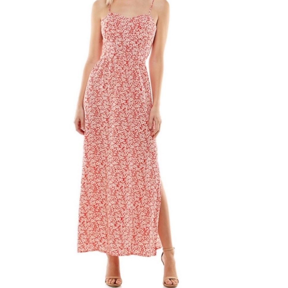 ⭐️SALE⭐️ ⭐️NWT Red floral maxi dress